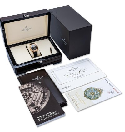 Patek Philippe Annual Calendar Ref 5205r-011 Rose Gold Green Dial Box Papers Bj-2022