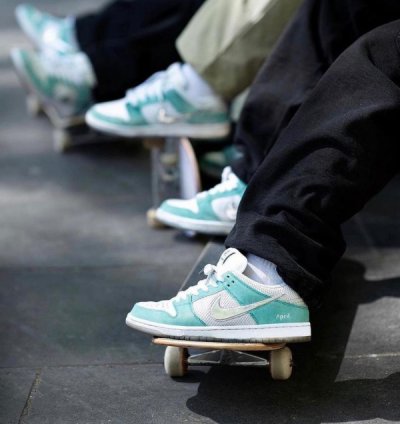 April Skateboards X Nike Sb Dunk Low Turbo Green Sneakers