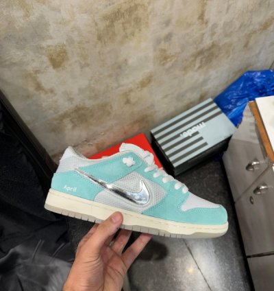 April Skateboards X Nike Sb Dunk Low Turbo Green Sneakers