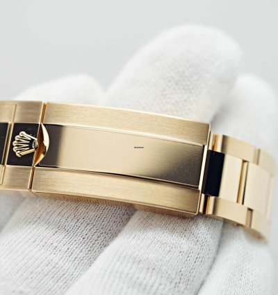 Rolex Submariner Date 2025 New Yellow Gold Blue Dial 126618lb