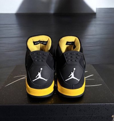 Nike Air Jordan 4 Retro