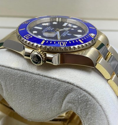 Rolex Submariner Date 41mm 126618lb 18k Yellow Gold Blue