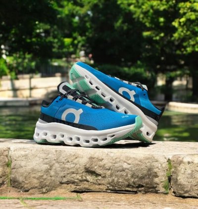 Cloud Monster Dust Vapor On Sneakers