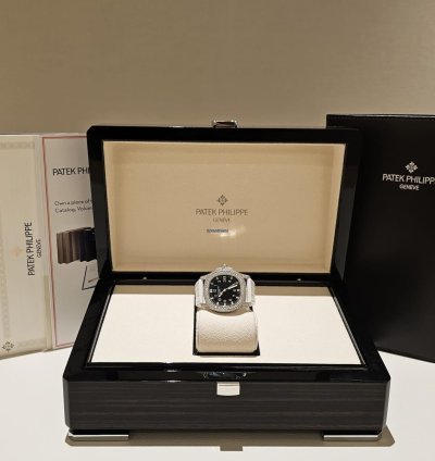 Patek Philippe Aquanaut 35 6mm Aquanaut Gem-set Bezel Automatic White Gold