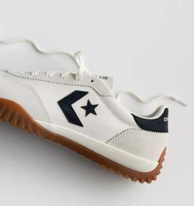 Convers E Run Star Trainer White Sneakers
