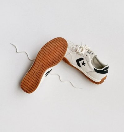 Convers E Run Star Trainer White Sneakers