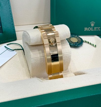 Rolex Submariner Date Blue Dial Yellow Gold 41mm 2023