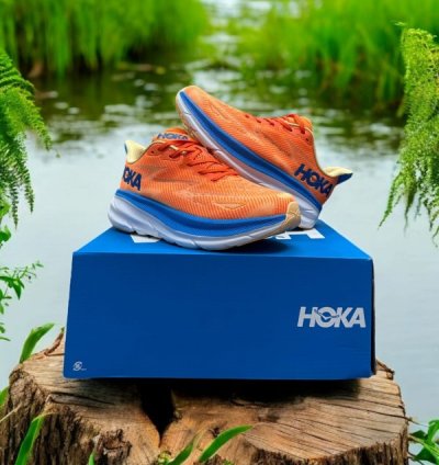 Hoka One Clifton 9 Navy Red Sneakers