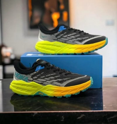 Hoka Speedgoat 5 Sneakers