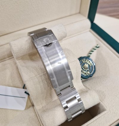 Rolex Submariner Date Hulk Unworn Full Stickers Barcode 2019 Full Set Eu Watch