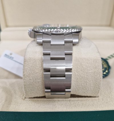 Rolex Submariner Date Hulk Unworn Full Stickers Barcode 2019 Full Set Eu Watch