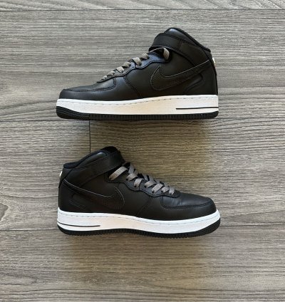Study Nike Air Force 1 Mid