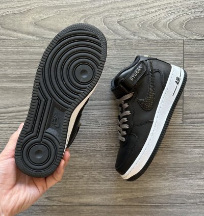 Study Nike Air Force 1 Mid
