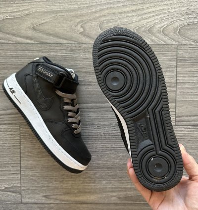 Study Nike Air Force 1 Mid