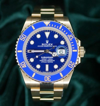 Rolex Submariner Date Mint Complete Set Submariner Date Bluesy 41mm Blue Dial 18k Yellow Gold 126618lb