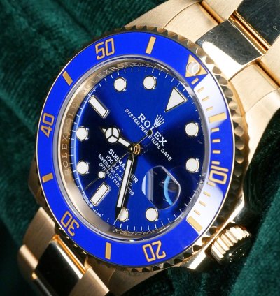 Rolex Submariner Date Mint Complete Set Submariner Date Bluesy 41mm Blue Dial 18k Yellow Gold 126618lb