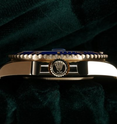 Rolex Submariner Date Mint Complete Set Submariner Date Bluesy 41mm Blue Dial 18k Yellow Gold 126618lb