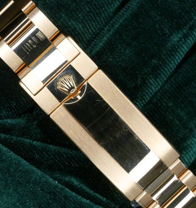 Rolex Submariner Date Mint Complete Set Submariner Date Bluesy 41mm Blue Dial 18k Yellow Gold 126618lb