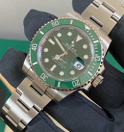 Rolex Submariner Date New 2020 Full Set Submariner Date Hulk Discontinued Model New Style Card