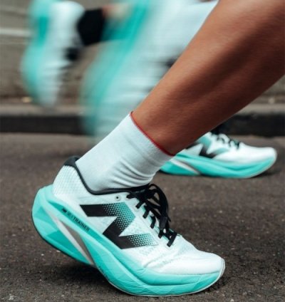 Ne W Balance Supercomp Trainer V3 Running Shoes