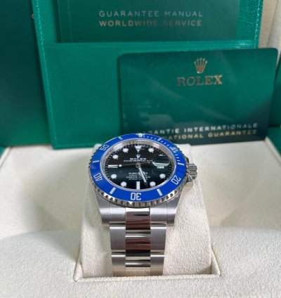 Rolex Submariner Date Oyster Perpetual 41mm 18k White Gold Black Dial Ceramic Blue Bezel 126619lb