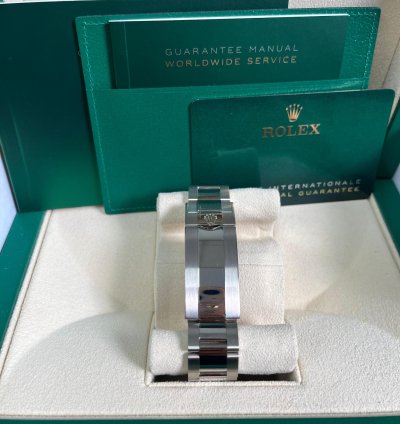 Rolex Submariner Date Oyster Perpetual 41mm 18k White Gold Black Dial Ceramic Blue Bezel 126619lb