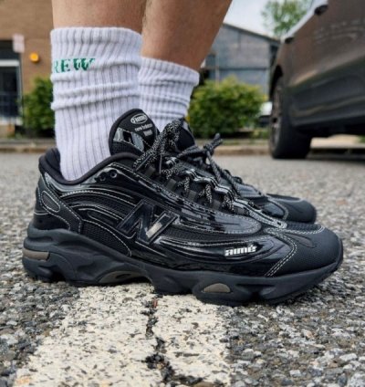 Newbalance 1000 Black Patent Sneakers