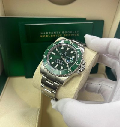 Rolex Submariner Date Stainless Steel The Hulk Green Dial 116610lv New Rolex Green Card