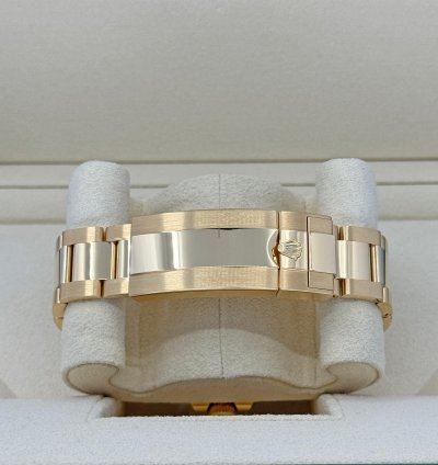 Rolex Submariner Date Unworn 2024 18k Yellow Gold Blue Dial 126618lb Complete