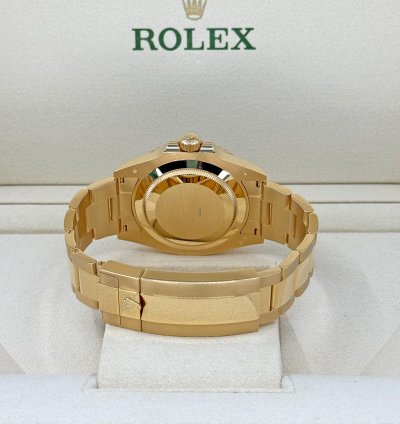 Rolex Submariner Date Unworn 2024 18k Yellow Gold Blue Dial 126618lb Complete
