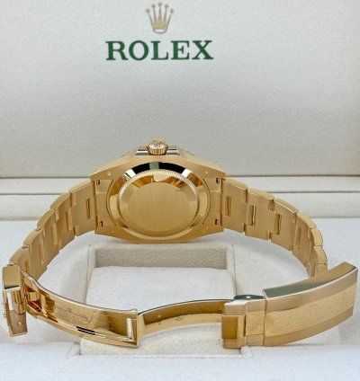 Rolex Submariner Date Unworn 2024 18k Yellow Gold Blue Dial 126618lb Complete