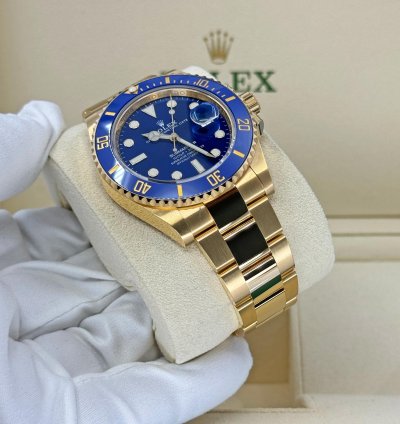 Rolex Submariner Date Unworn 2024 18k Yellow Gold Blue Dial 126618lb Complete