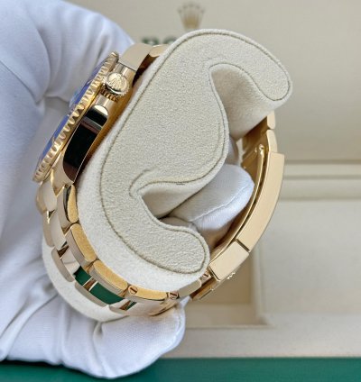Rolex Submariner Date Unworn 2024 18k Yellow Gold Blue Dial 126618lb Complete
