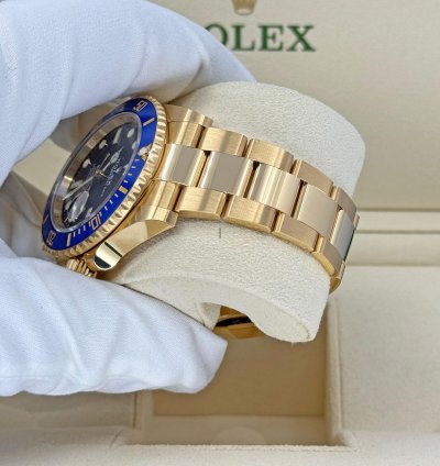 Rolex Submariner Date Unworn 2024 18k Yellow Gold Blue Dial 126618lb Complete