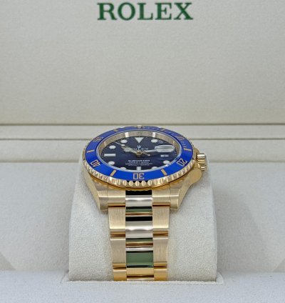Rolex Submariner Date Unworn 2024 18k Yellow Gold Blue Dial 126618lb Complete