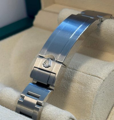Rolex Submariner Date Unworn Submariner Hulk 116610lv
