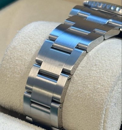 Rolex Submariner Date Unworn Submariner Hulk 116610lv