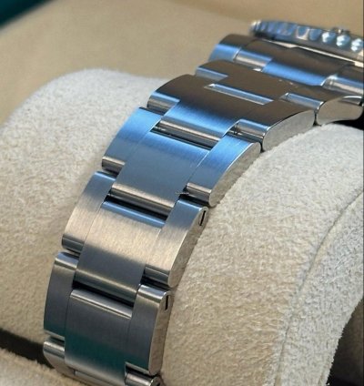 Rolex Submariner Date Unworn Submariner Hulk 116610lv