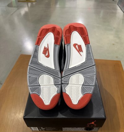 Air Jordan 4 Retro Bred