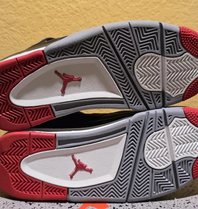 Air Jordan 4 Retro Bred