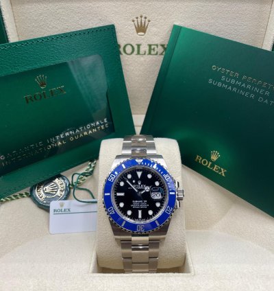 Rolex Submariner Date Whitegold Smurf Blue Bezel Black Dial 41mm Like New Full Set Box Papers