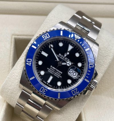 Rolex Submariner Date Whitegold Smurf Blue Bezel Black Dial 41mm Like New Full Set Box Papers