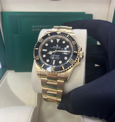 Rolex Submariner Date Yellow Gold Submariner Date Watch - Black Bezel - Black Dial 126618ln