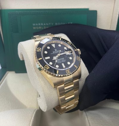 Rolex Submariner Date Yellow Gold Submariner Date Watch - Black Bezel - Black Dial 126618ln