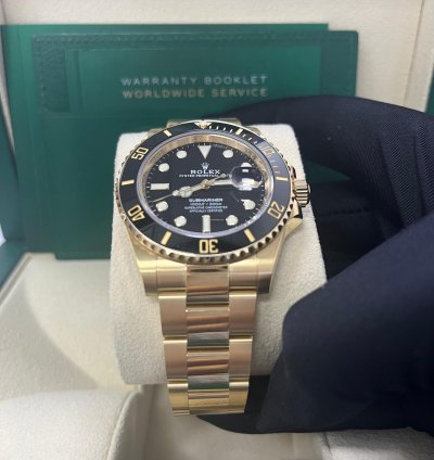 Rolex Submariner Date Yellow Gold Submariner Date Watch - Black Bezel - Black Dial 126618ln