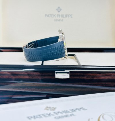 Patek Philippe Aquanaut 5168g-001 Aquanaut Blue Dial 42mm White Gold Watch Box And Papers