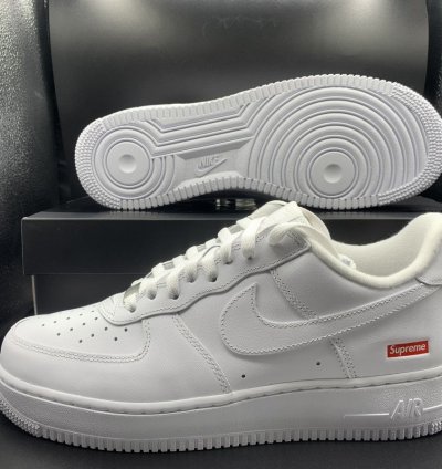 Supreme Nike Air Force 1 Low - Size 12