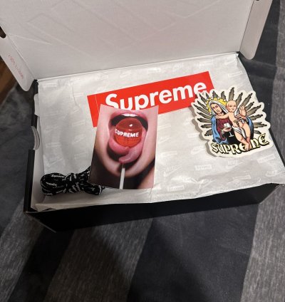 Supreme Nike Air Force 1 Mid Fz8784-001