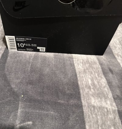 Supreme Nike Air Force 1 Mid Fz8784-001