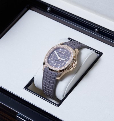 Patek Philippe Aquanaut 5268 200r-010 - Rose Gold - Taupe - Box Papers - 24-month Warranty - 2023